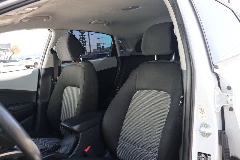 Hyundai Kona Vehicle Full-screen Gallery Image 15