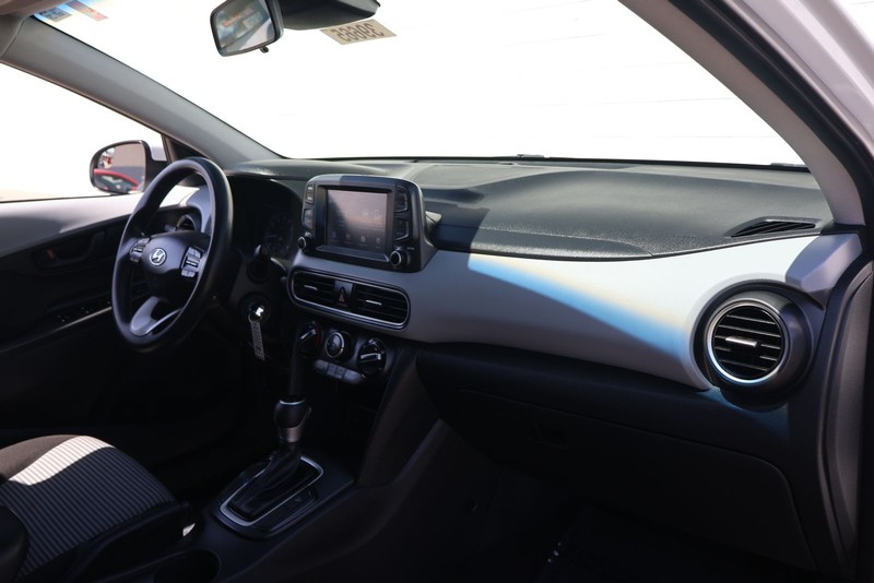 Hyundai Kona Vehicle Full-screen Gallery Image 17