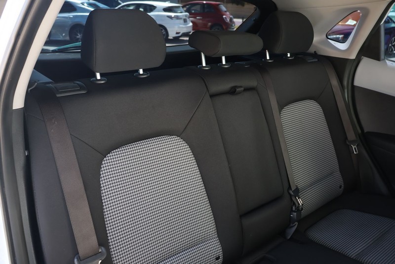 Hyundai Kona Vehicle Full-screen Gallery Image 19