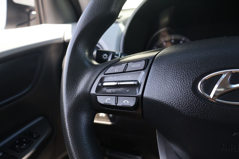 Hyundai Kona Vehicle Full-screen Gallery Image 23