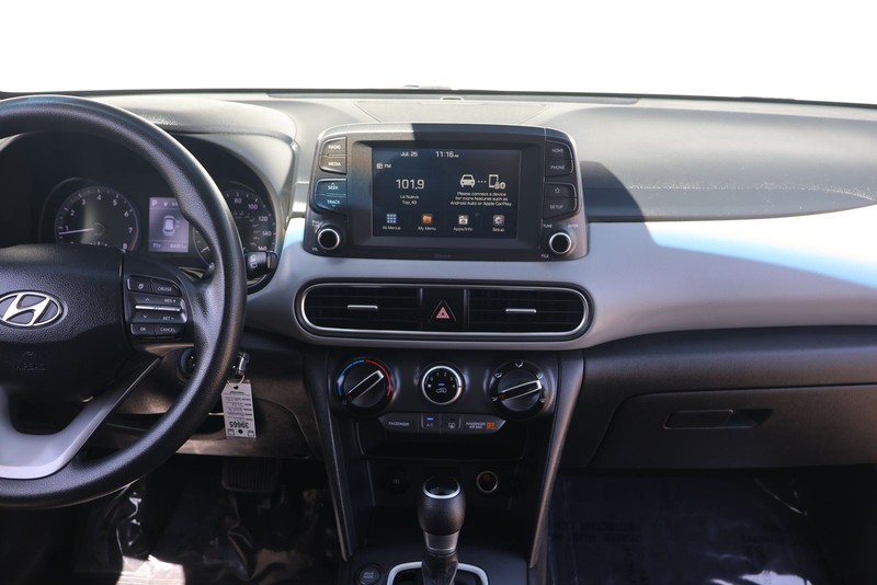 Hyundai Kona Vehicle Full-screen Gallery Image 25