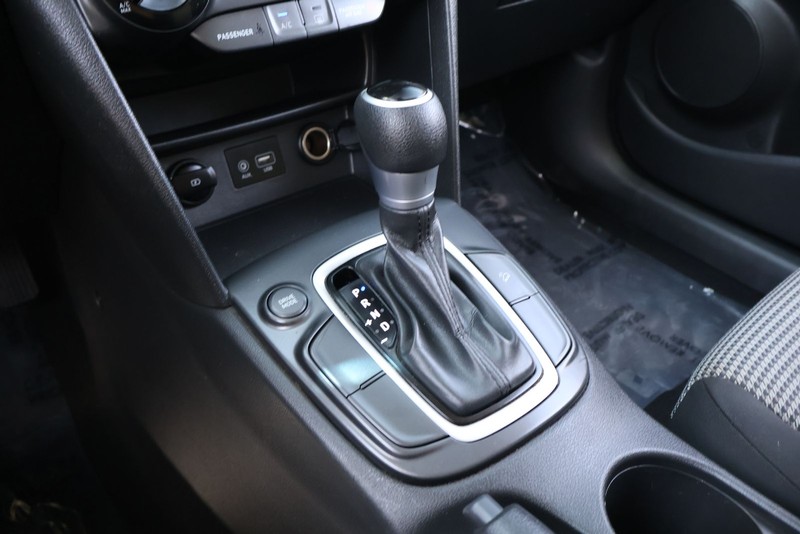 Hyundai Kona Vehicle Full-screen Gallery Image 28