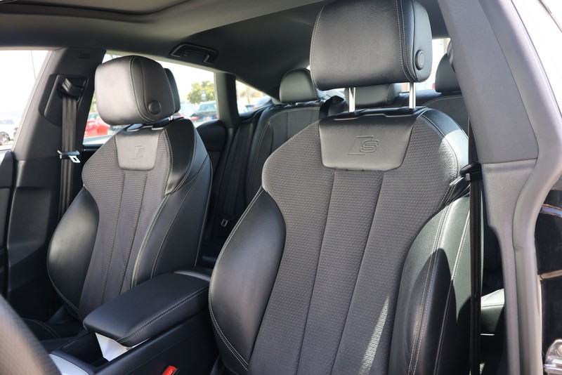Audi A5 Sportback Vehicle Full-screen Gallery Image 17