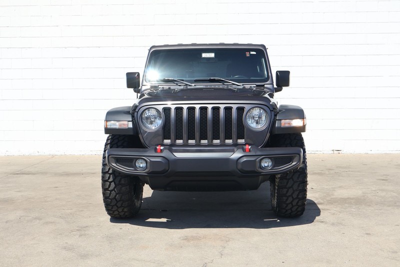 Jeep Wrangler Vehicle Full-screen Gallery Image 02