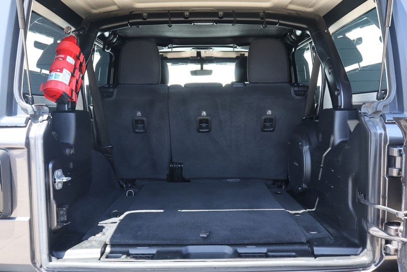 Jeep Wrangler Vehicle Full-screen Gallery Image 08