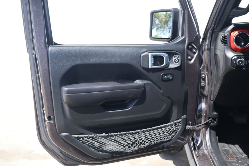 Jeep Wrangler Vehicle Full-screen Gallery Image 13