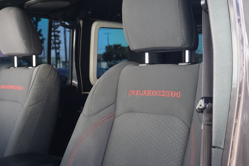Jeep Wrangler Vehicle Full-screen Gallery Image 16