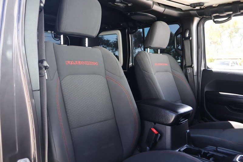 Jeep Wrangler Vehicle Full-screen Gallery Image 18