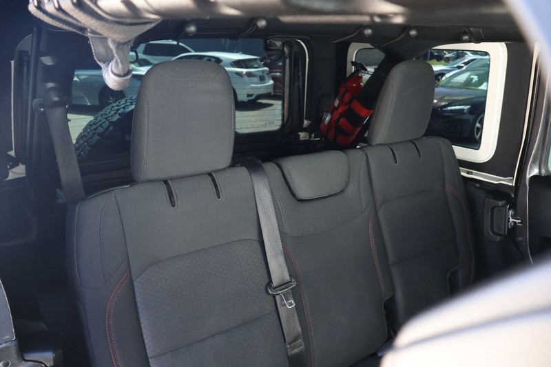 Jeep Wrangler Vehicle Full-screen Gallery Image 19