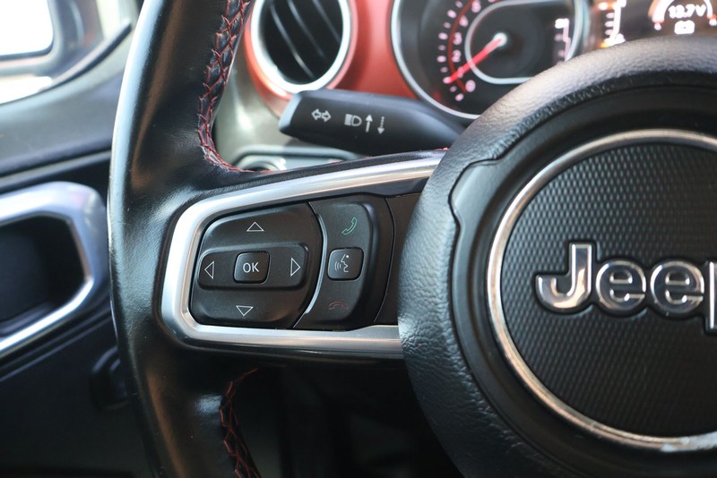 Jeep Wrangler Vehicle Full-screen Gallery Image 23