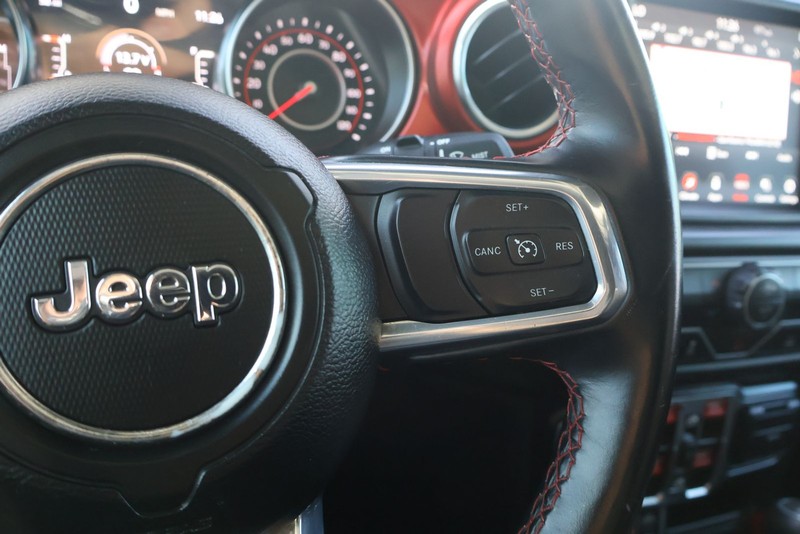 Jeep Wrangler Vehicle Full-screen Gallery Image 24