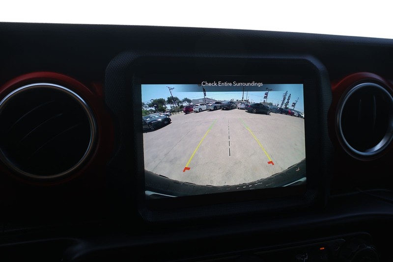 Jeep Wrangler Vehicle Full-screen Gallery Image 27
