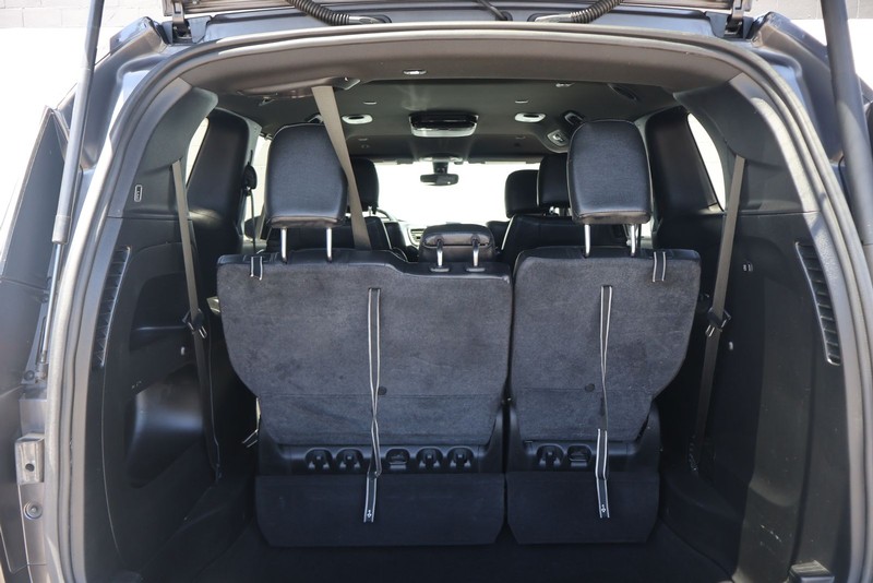 Chrysler Pacifica Vehicle Full-screen Gallery Image 09