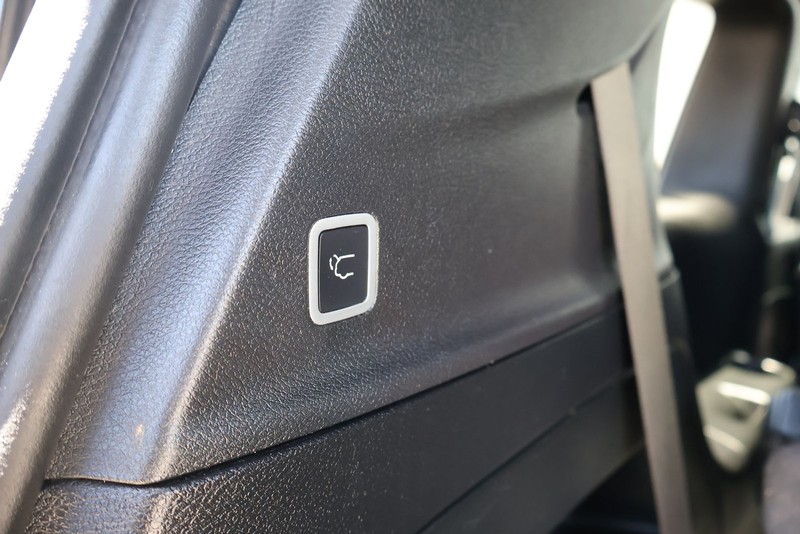 Chrysler Pacifica Vehicle Full-screen Gallery Image 10