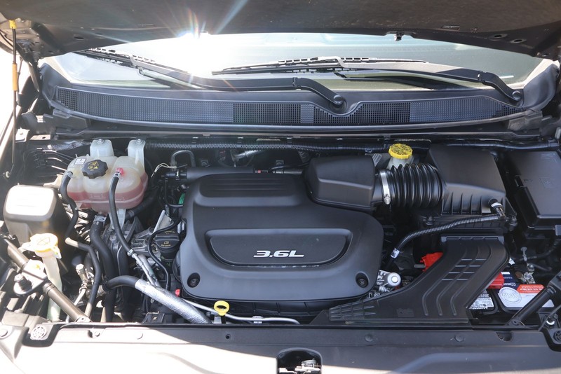 Chrysler Pacifica Vehicle Full-screen Gallery Image 14
