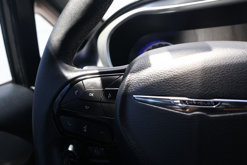 Chrysler Pacifica Vehicle Full-screen Gallery Image 27