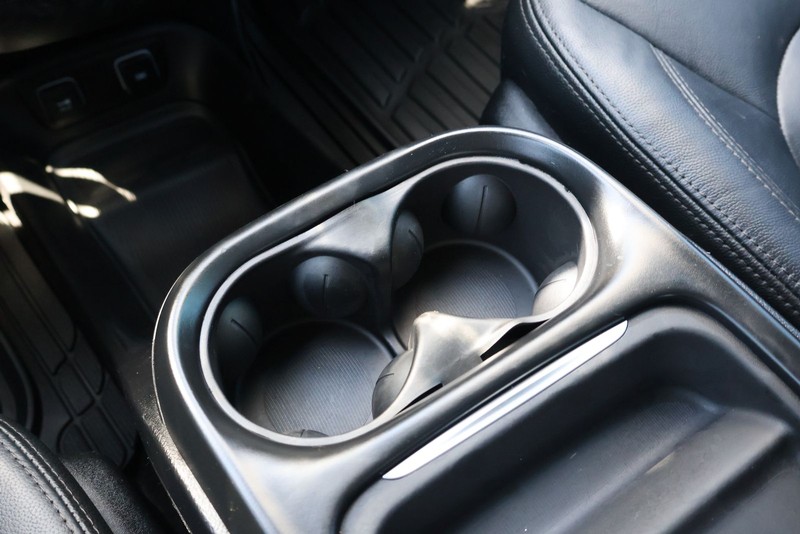 Chrysler Pacifica Vehicle Full-screen Gallery Image 33