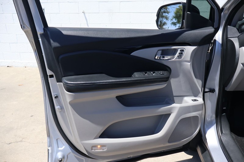 Honda Pilot Vehicle Full-screen Gallery Image 16