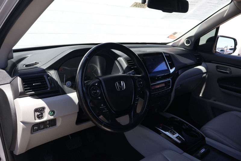 Honda Pilot Vehicle Full-screen Gallery Image 17