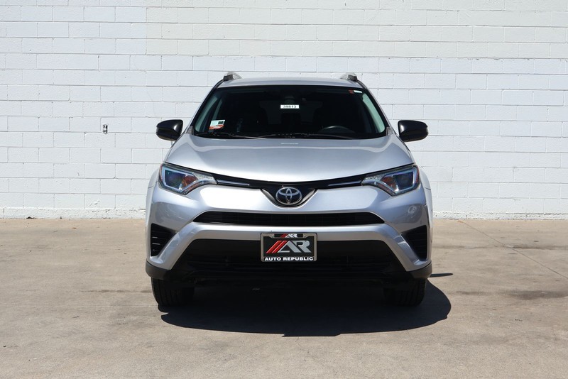 Toyota RAV4 Vehicle Full-screen Gallery Image 02
