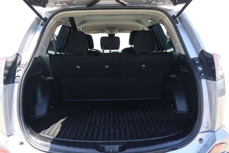 Toyota RAV4 Vehicle Full-screen Gallery Image 08