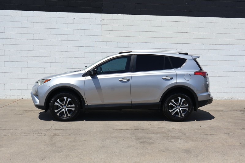 Toyota RAV4 Vehicle Full-screen Gallery Image 10