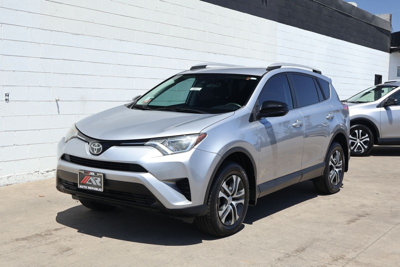 Toyota RAV4 Vehicle Full-screen Gallery Image 11