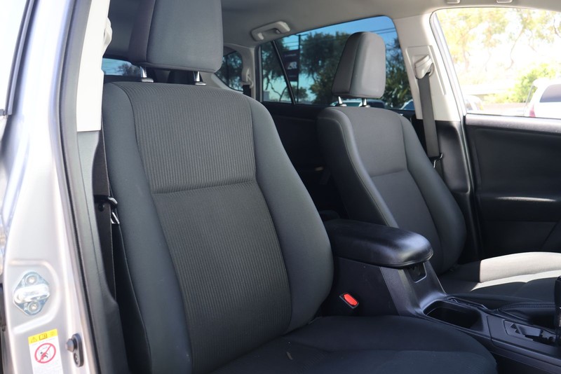 Toyota RAV4 Vehicle Full-screen Gallery Image 19