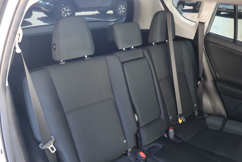 Toyota RAV4 Vehicle Full-screen Gallery Image 20