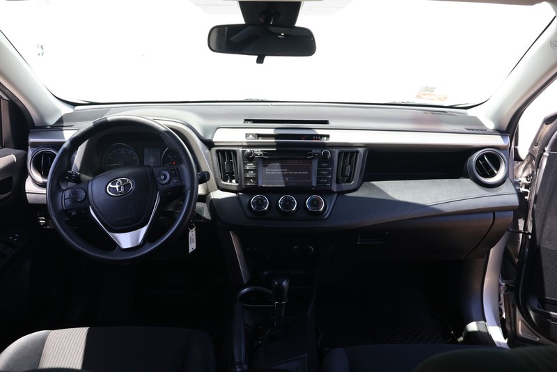 Toyota RAV4 Vehicle Full-screen Gallery Image 21