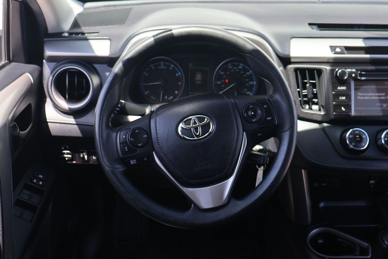 Toyota RAV4 Vehicle Full-screen Gallery Image 23