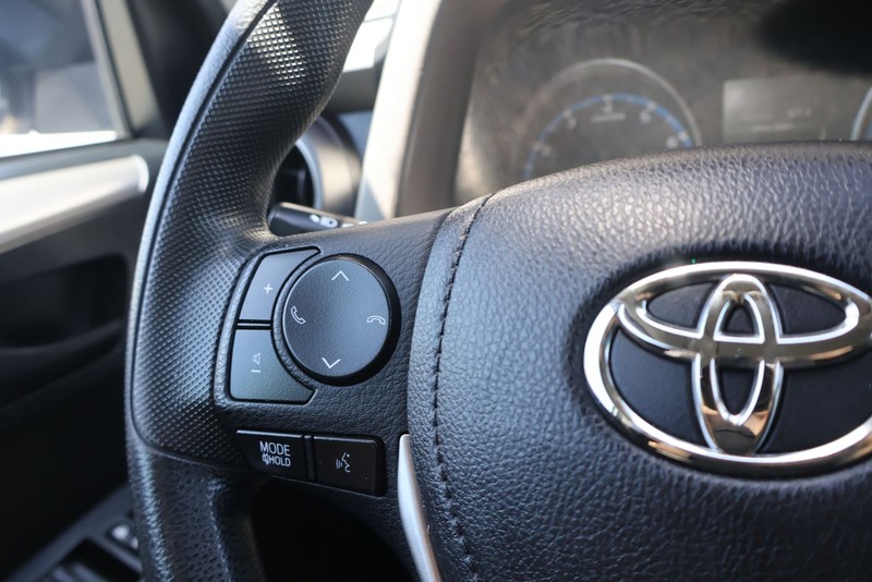 Toyota RAV4 Vehicle Full-screen Gallery Image 24