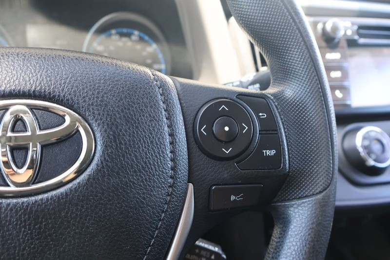 Toyota RAV4 Vehicle Full-screen Gallery Image 25
