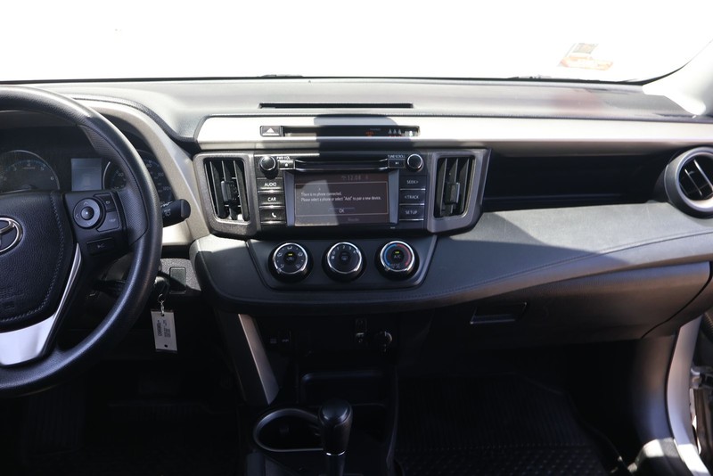 Toyota RAV4 Vehicle Full-screen Gallery Image 26