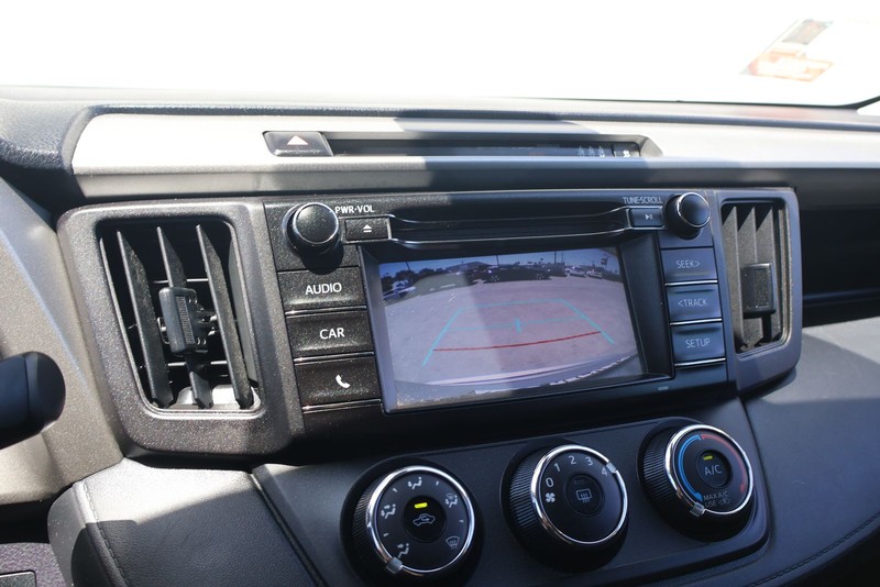 Toyota RAV4 Vehicle Full-screen Gallery Image 28