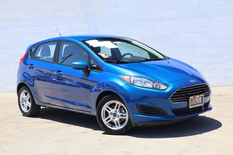 Ford Fiesta Hatchback Vehicle Full-screen Gallery Image 01