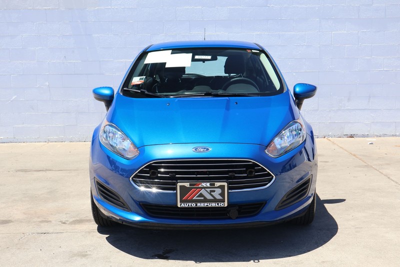 Ford Fiesta Hatchback Vehicle Full-screen Gallery Image 02