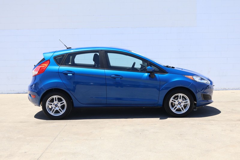 Ford Fiesta Hatchback Vehicle Full-screen Gallery Image 04