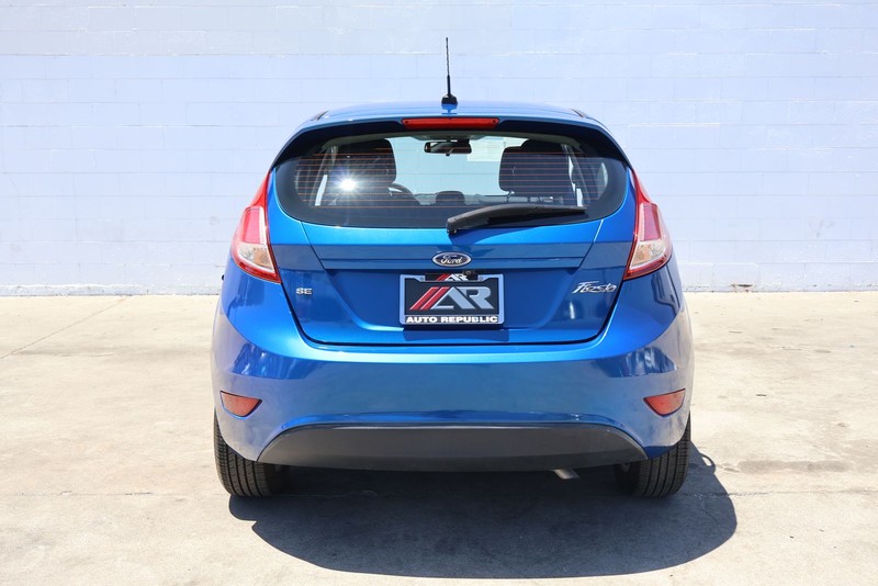 Ford Fiesta Hatchback Vehicle Full-screen Gallery Image 06