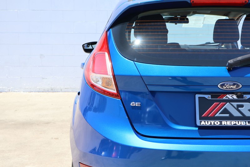 Ford Fiesta Hatchback Vehicle Full-screen Gallery Image 07