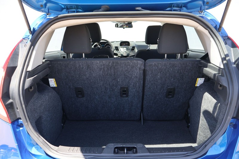 Ford Fiesta Hatchback Vehicle Full-screen Gallery Image 08