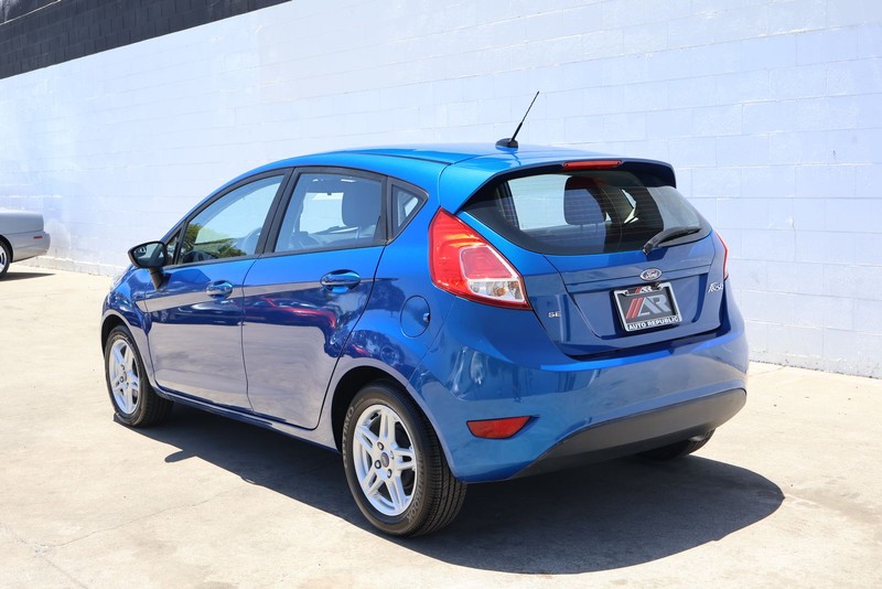 Ford Fiesta Hatchback Vehicle Full-screen Gallery Image 09