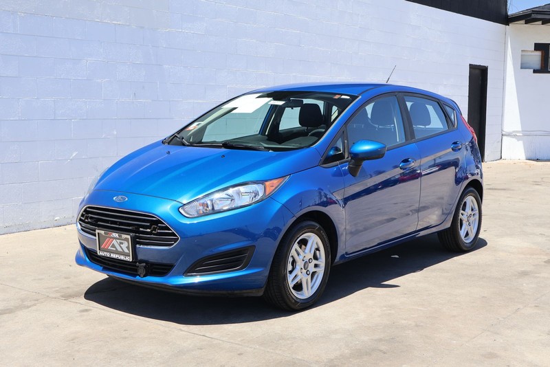 Ford Fiesta Hatchback Vehicle Full-screen Gallery Image 11