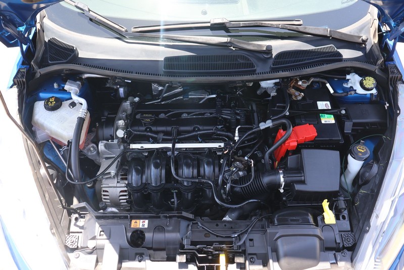Ford Fiesta Hatchback Vehicle Full-screen Gallery Image 12
