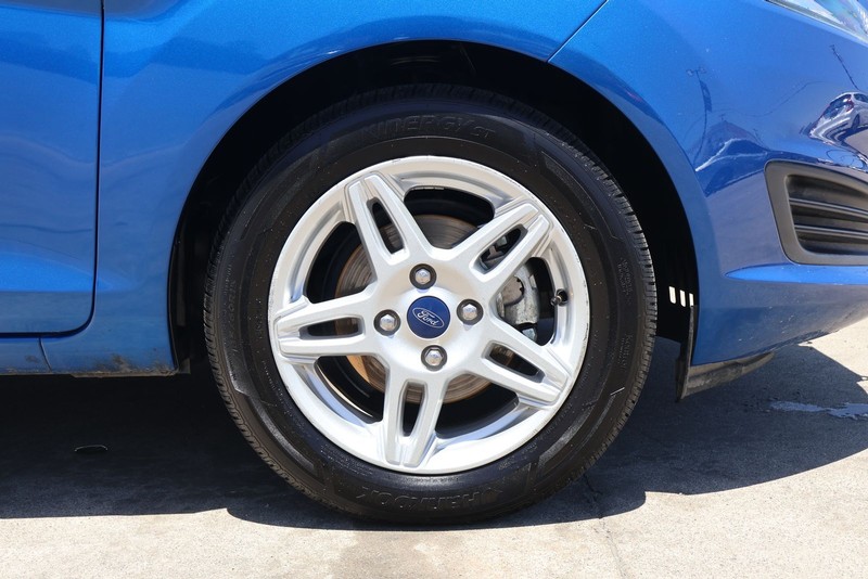 Ford Fiesta Hatchback Vehicle Full-screen Gallery Image 13