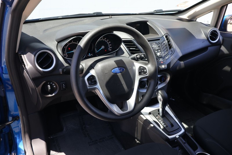 Ford Fiesta Hatchback Vehicle Full-screen Gallery Image 15