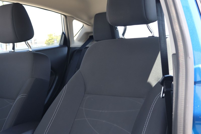Ford Fiesta Hatchback Vehicle Full-screen Gallery Image 17