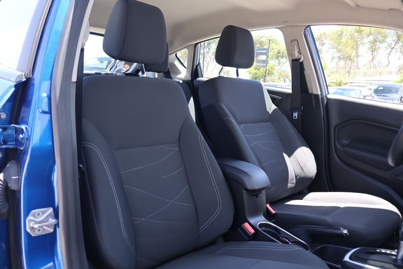 Ford Fiesta Hatchback Vehicle Full-screen Gallery Image 19