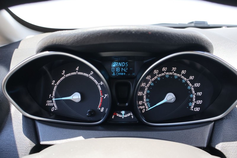 Ford Fiesta Hatchback Vehicle Full-screen Gallery Image 22
