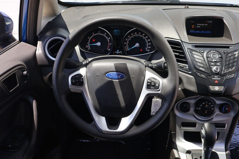 Ford Fiesta Hatchback Vehicle Full-screen Gallery Image 23